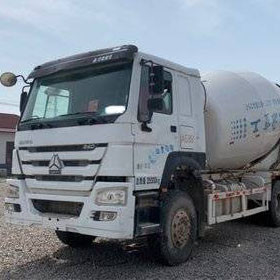 ο συγκεκριμένος αναμίκτης 14m3 Sinotruk χρησιμοποίησε το βαρέων καθηκόντων ευρώ 4 340HP φορτηγών